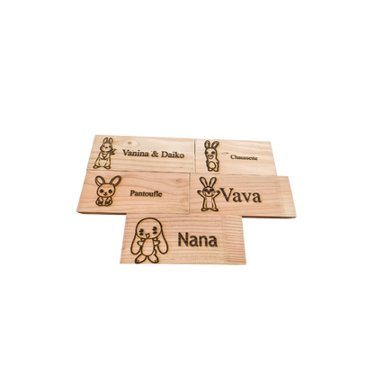 Planchette en bois avec le prénom de votre lapin